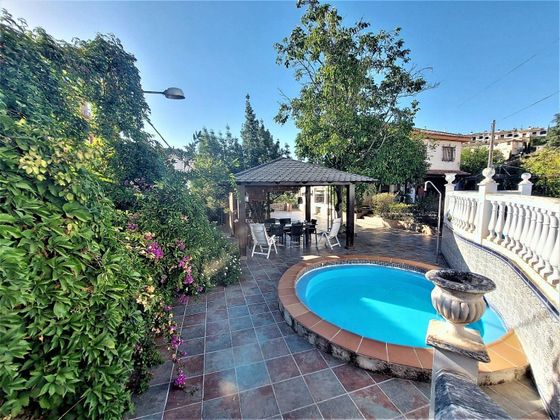 Foto 2 de Chalet en venta en Huétor Vega de 4 habitaciones con terraza y piscina