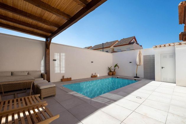 Foto 2 de Chalet en venta en Ogíjares de 4 habitaciones con terraza y piscina