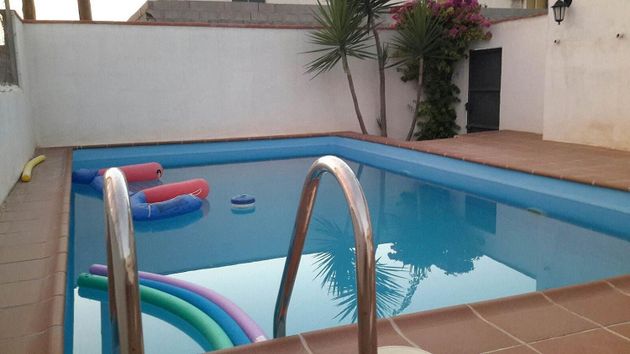Foto 2 de Chalet en venta en Padul de 6 habitaciones con terraza y piscina