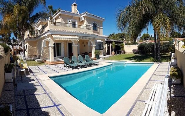 Foto 1 de Xalet en venda a Puerto Marina de 7 habitacions amb terrassa i piscina