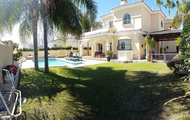 Foto 2 de Xalet en venda a Puerto Marina de 7 habitacions amb terrassa i piscina