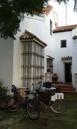 Foto 1 de Casa en venda a V Centenario-Piletas-Capuchinos de 8 habitacions amb piscina i garatge
