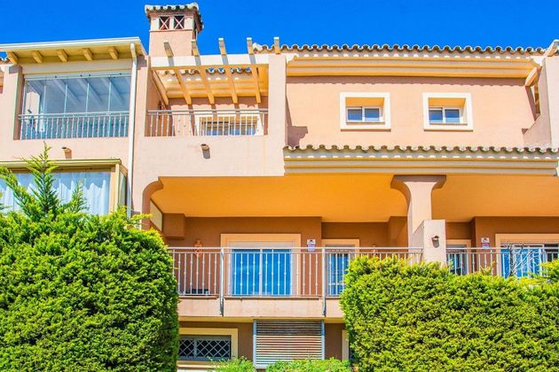 Foto 1 de Casa adosada en venta en calle Velazquez de 4 habitaciones con terraza y piscina