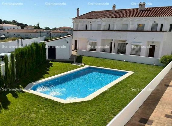 Foto 1 de Venta de casa en Aracena de 3 habitaciones con piscina y jardín