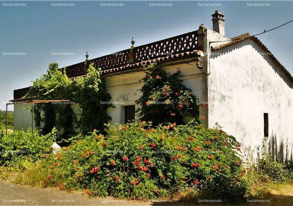 Foto 2 de Casa en venda a Fuenteheridos de 3 habitacions amb jardí