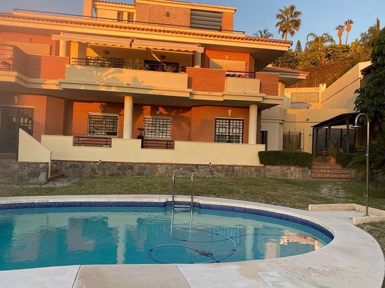 Foto 1 de Chalet en venta en El Mayorazgo - El Limonar de 6 habitaciones con terraza y piscina