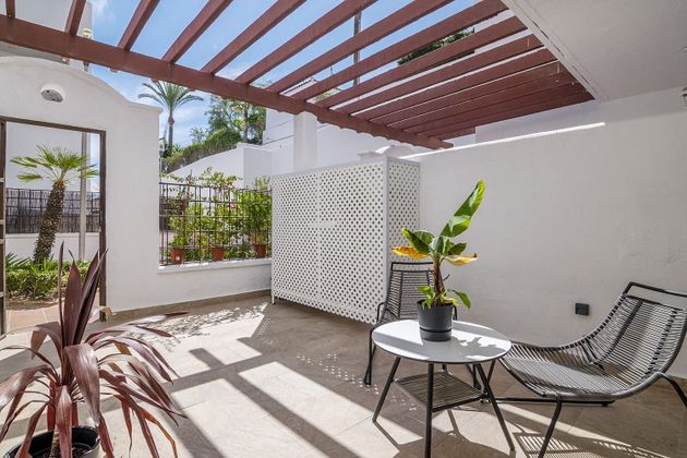 Foto 2 de Dúplex en venta en Nueva Andalucía centro de 3 habitaciones con terraza y piscina
