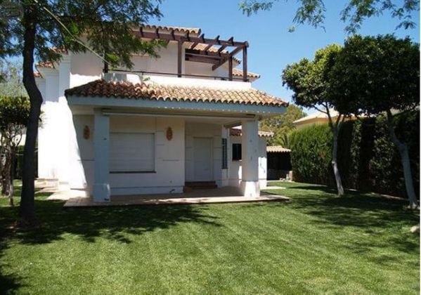 Foto 1 de Casa en lloguer a calle Mejorana de 5 habitacions amb terrassa i piscina
