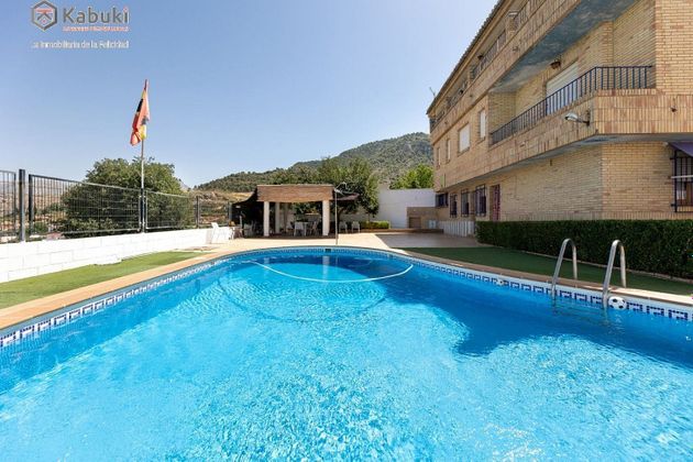 Foto 1 de Chalet en venta en Nívar de 6 habitaciones con terraza y piscina