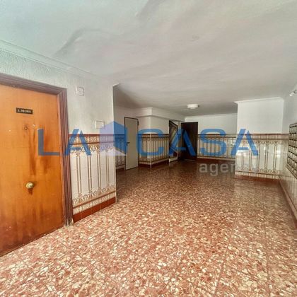 Foto 2 de Venta de piso en Poligono Norte - Villegas - La Fontanilla de 3 habitaciones con terraza y aire acondicionado