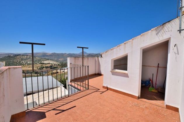 Foto 1 de Casa adossada en venda a Olvera de 3 habitacions amb terrassa