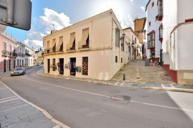 Foto 2 de Casa adossada en venda a calle Armiñán de 4 habitacions amb terrassa i balcó