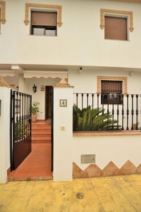 Foto 2 de Casa adossada en venda a plaza Prado Viejo de 4 habitacions amb terrassa i piscina