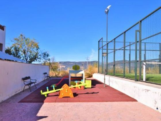 Foto 2 de Casa adossada en venda a urbanización Los Arroyos de 3 habitacions amb terrassa i piscina