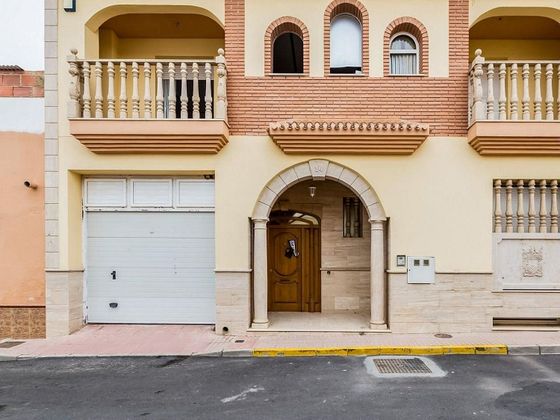 Foto 1 de Casa adossada en venda a calle Duero de 5 habitacions amb garatge
