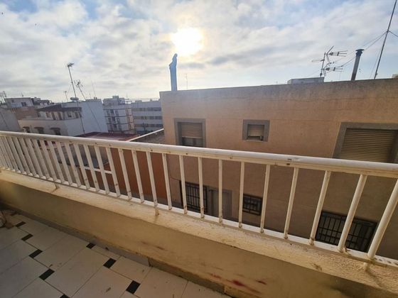 Foto 1 de Pis en venda a calle Mendez Nuñez de 3 habitacions amb terrassa