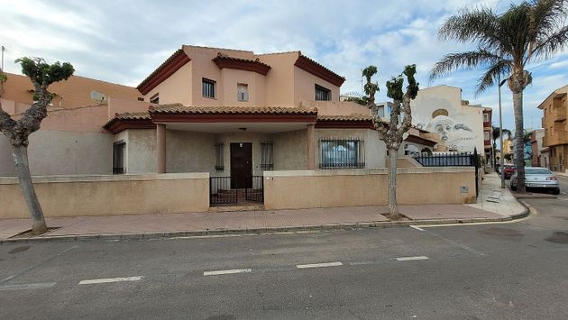 Foto 1 de Venta de casa en calle De Meseguer de 3 habitaciones con terraza y garaje