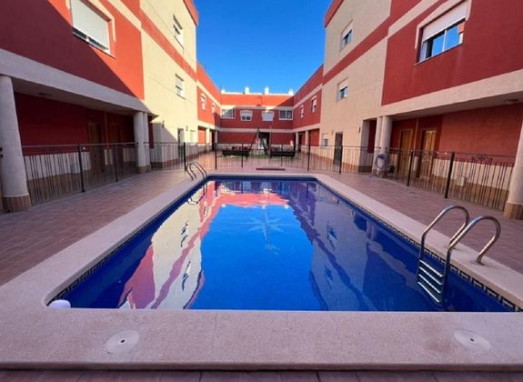 Foto 1 de Pis en venda a calle Juan Carlos I de 2 habitacions amb piscina i garatge
