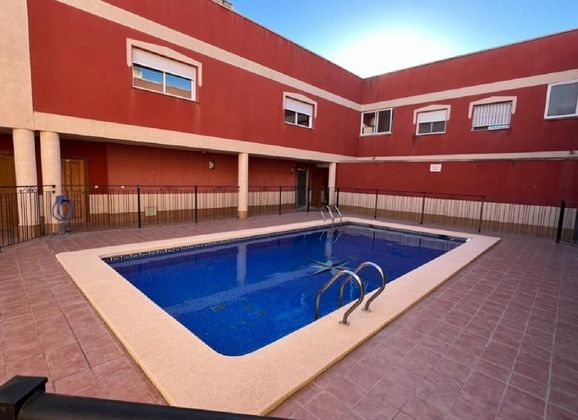 Foto 2 de Piso en venta en calle Juan Carlos I de 2 habitaciones con piscina y garaje