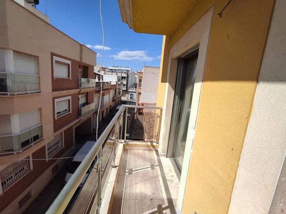 Foto 1 de Pis en venda a calle Floridablanca de 2 habitacions amb terrassa i balcó