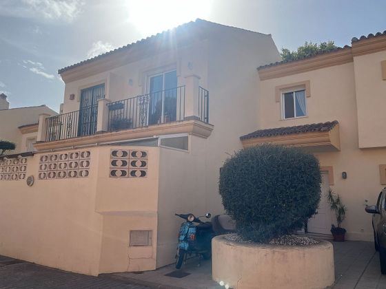Foto 2 de Casa adosada en venta en Elviria de 4 habitaciones con terraza y piscina