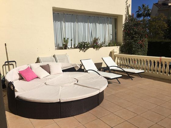 Foto 1 de Piso en alquiler en Los Monteros - Bahía de Marbella de 2 habitaciones con terraza y piscina