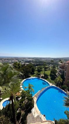 Foto 1 de Venta de piso en calle Magna Marbella de 4 habitaciones con terraza y piscina