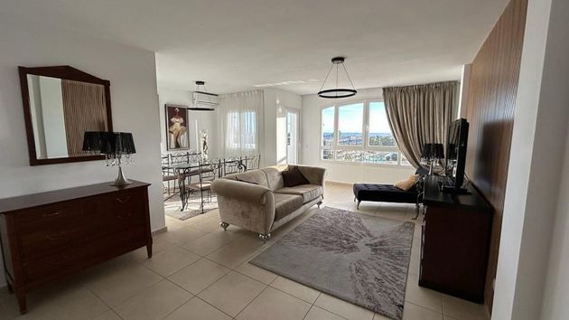 Foto 1 de Piso en alquiler en Nueva Andalucía centro de 3 habitaciones con terraza y muebles
