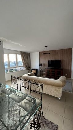 Foto 2 de Pis en lloguer a Nueva Andalucía centro de 3 habitacions amb terrassa i mobles