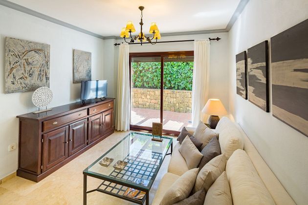 Foto 2 de Pis en venda a Lomas de Marbella Club - Puente Romano de 2 habitacions amb terrassa i piscina