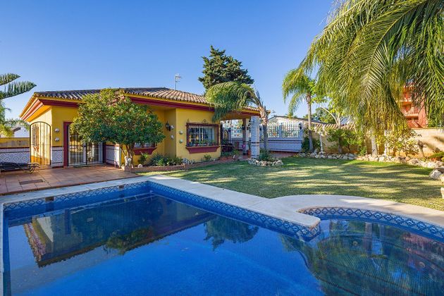 Foto 1 de Venta de chalet en Cabo Pino - Reserva de Marbella de 6 habitaciones con terraza y piscina