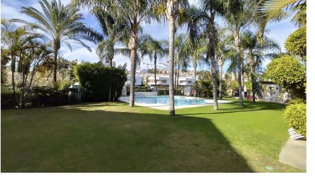 Foto 1 de Casa adossada en venda a avenida De la Gardenia de 3 habitacions amb terrassa i piscina
