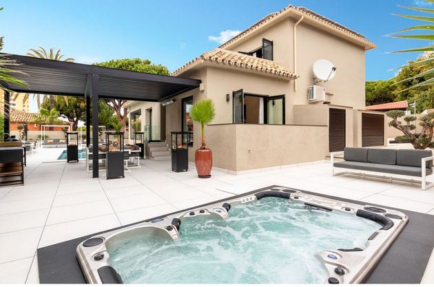 Foto 2 de Chalet en venta en urbanización Marbesa de 3 habitaciones con terraza y piscina