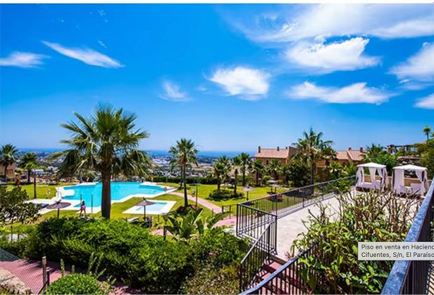 Foto 1 de Àtic en venda a calle Hacienda del Señorio de Cifuente de 2 habitacions amb terrassa i piscina