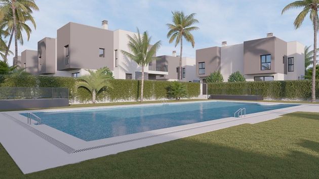 Foto 2 de Casa en venta en calle Higuera de 4 habitaciones con terraza y piscina