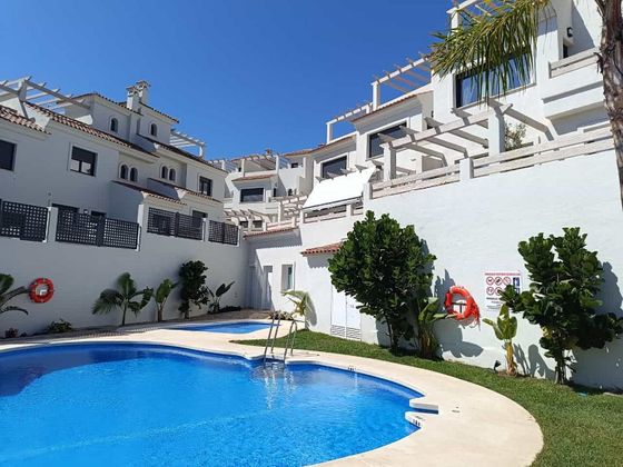 Foto 2 de Casa en venda a calle Penedés de 3 habitacions amb terrassa i piscina