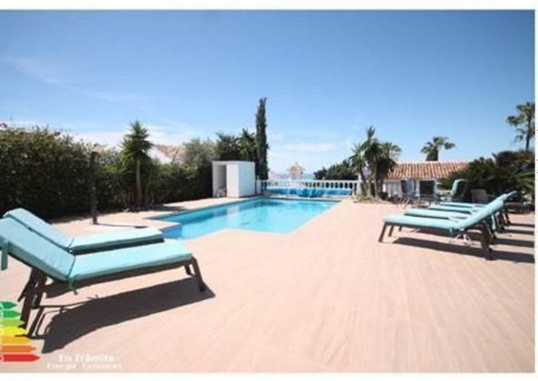 Foto 1 de Xalet en venda a El Faro de Calaburra - Chaparral de 7 habitacions amb terrassa i piscina
