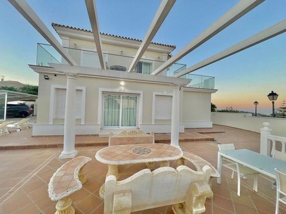 Foto 1 de Xalet en venda a Puerto de Sotogrande-La Marina de 4 habitacions amb terrassa i piscina