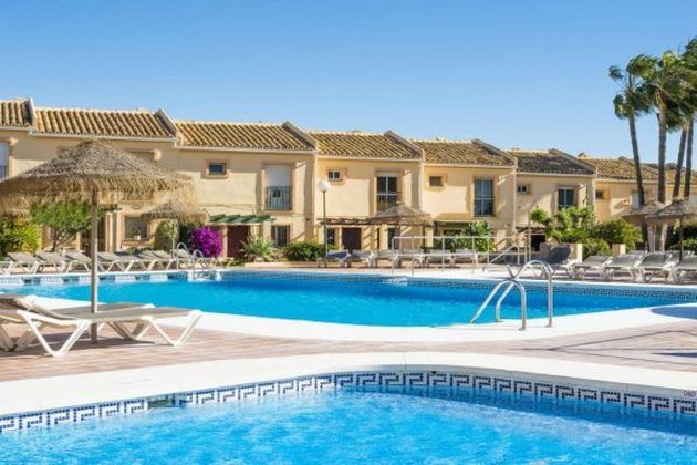 Foto 1 de Casa en venta en El Faro de Calaburra - Chaparral de 2 habitaciones con terraza y piscina