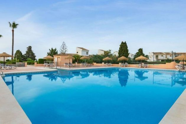 Foto 2 de Casa en venta en El Faro de Calaburra - Chaparral de 2 habitaciones con terraza y piscina