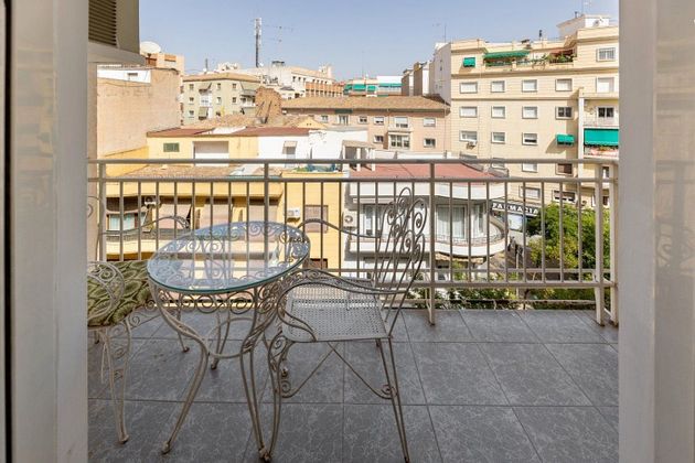 Foto 1 de Venta de piso en calle Alhamar de 3 habitaciones con terraza y balcón