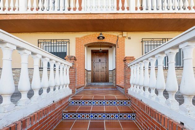 Foto 2 de Xalet en venda a calle Alhambra de 5 habitacions amb terrassa i garatge