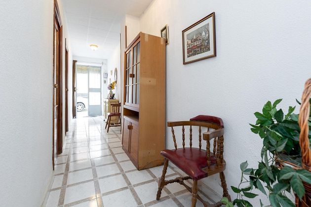 Foto 1 de Casa en venda a calle Madrid de 5 habitacions amb garatge i balcó
