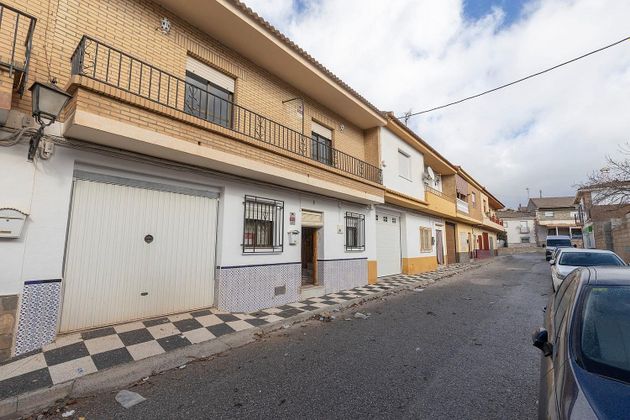 Foto 2 de Venta de chalet en calle Sevilla de 5 habitaciones con terraza y garaje