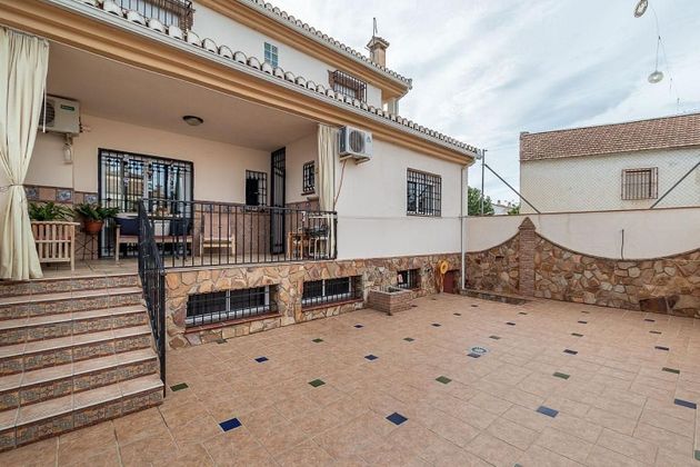 Foto 1 de Casa en venda a calle Mariana Pineda de 3 habitacions amb terrassa i garatge