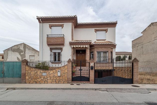 Foto 2 de Casa en venda a calle Mariana Pineda de 3 habitacions amb terrassa i garatge
