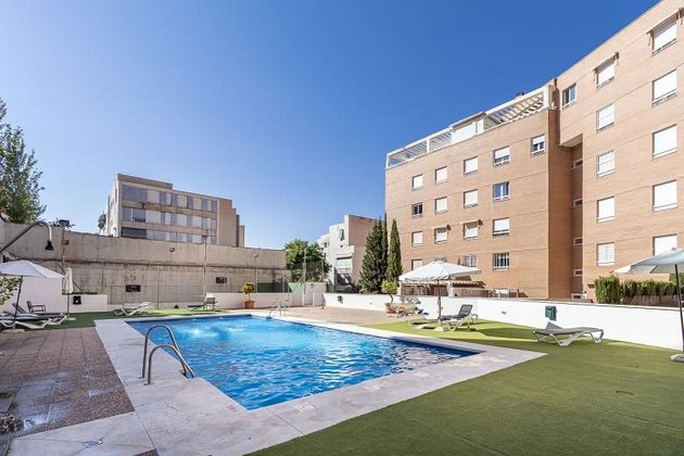 Foto 2 de Venta de piso en calle Aconcagua de 3 habitaciones con terraza y piscina