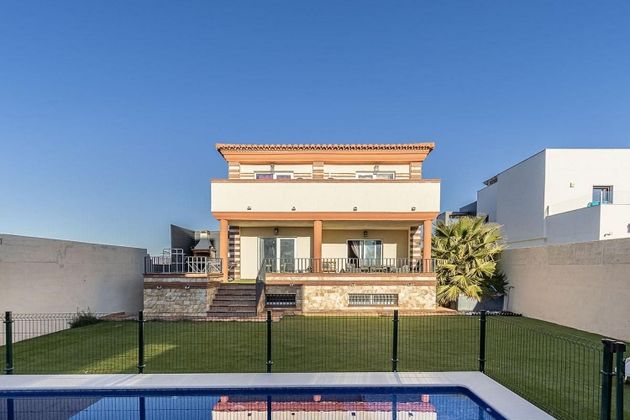 Foto 2 de Xalet en venda a calle Chiriví de 5 habitacions amb terrassa i piscina