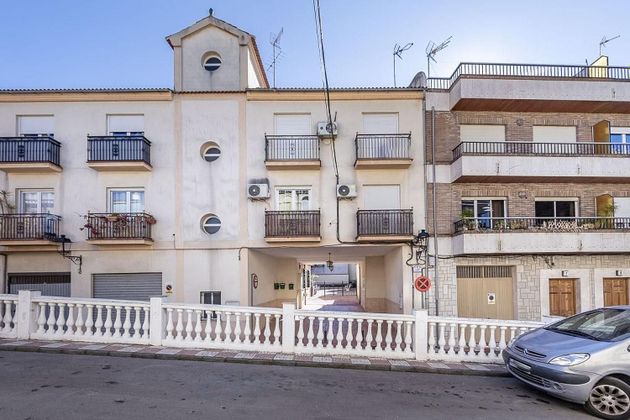 Foto 2 de Pis en venda a plaza Santa Adela de 2 habitacions amb terrassa i garatge