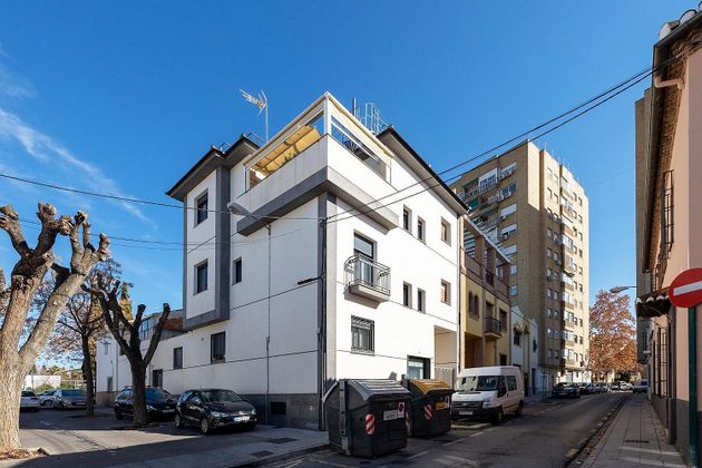 Foto 2 de Casa en venda a calle Baza de 7 habitacions amb terrassa i garatge